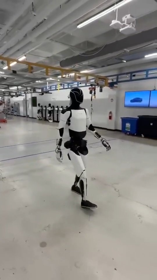 比亚迪此次将四款热销车型（秦PLUS DM-i、秦L DM-i、海豹05 DM-i、海豹06 DM-i）的纯电续航提升至210公里以上