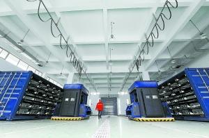 决定何中伟任浙江省人民政府副省长