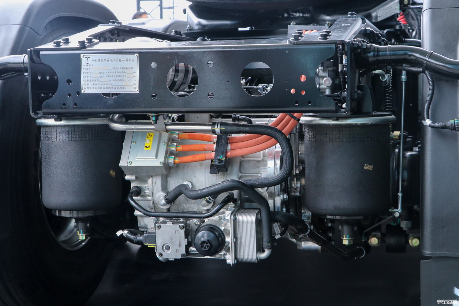 奥联电子所属申万行业为：汽车-汽车零部件-底盘与发动机系统