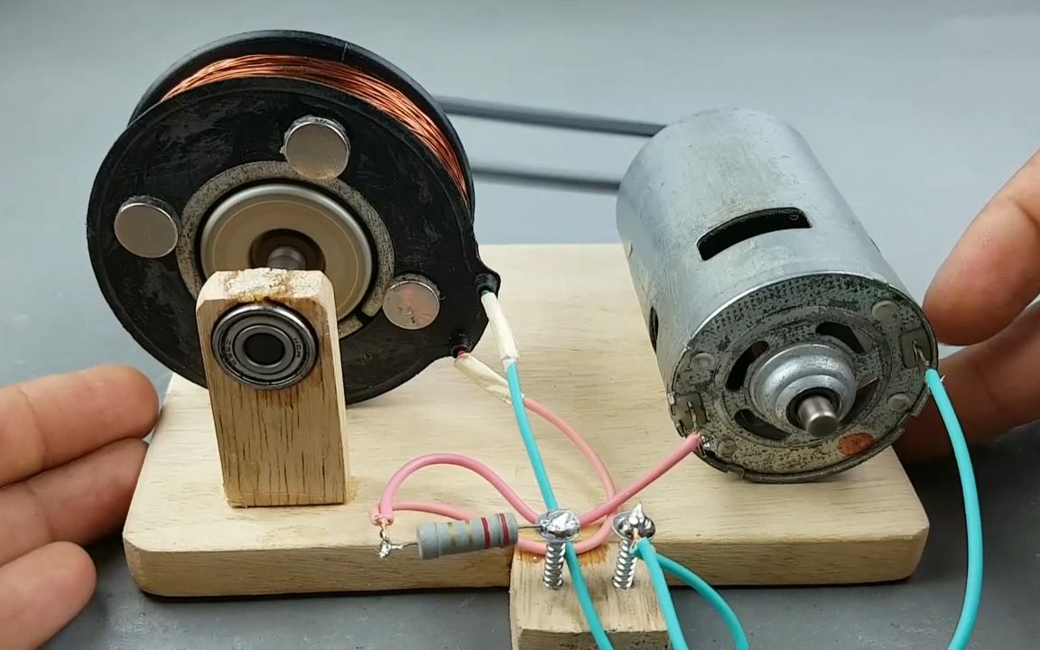 其中董事兼总经理胡明聪先生、董事徐波先生、独立董事周林彬先生、独立董事吴俊勇先生、独立董事张国清先生、独立董事黄嫚丽女士以通讯方式出席；