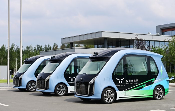 更是实现对真实物理环境广泛覆盖、从而持续驱动系统进化的关键基础