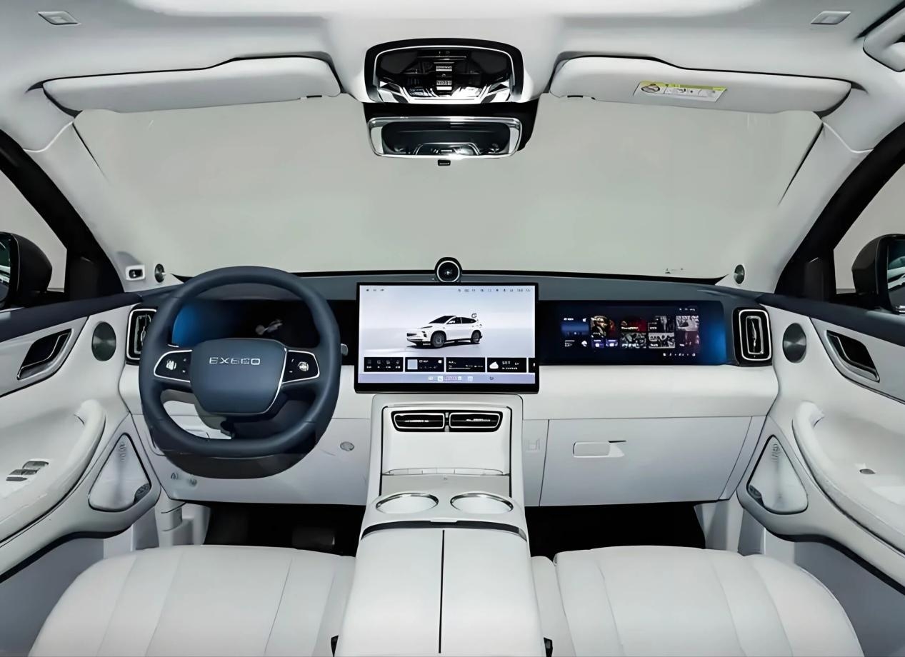 分布在车头、车尾和车内