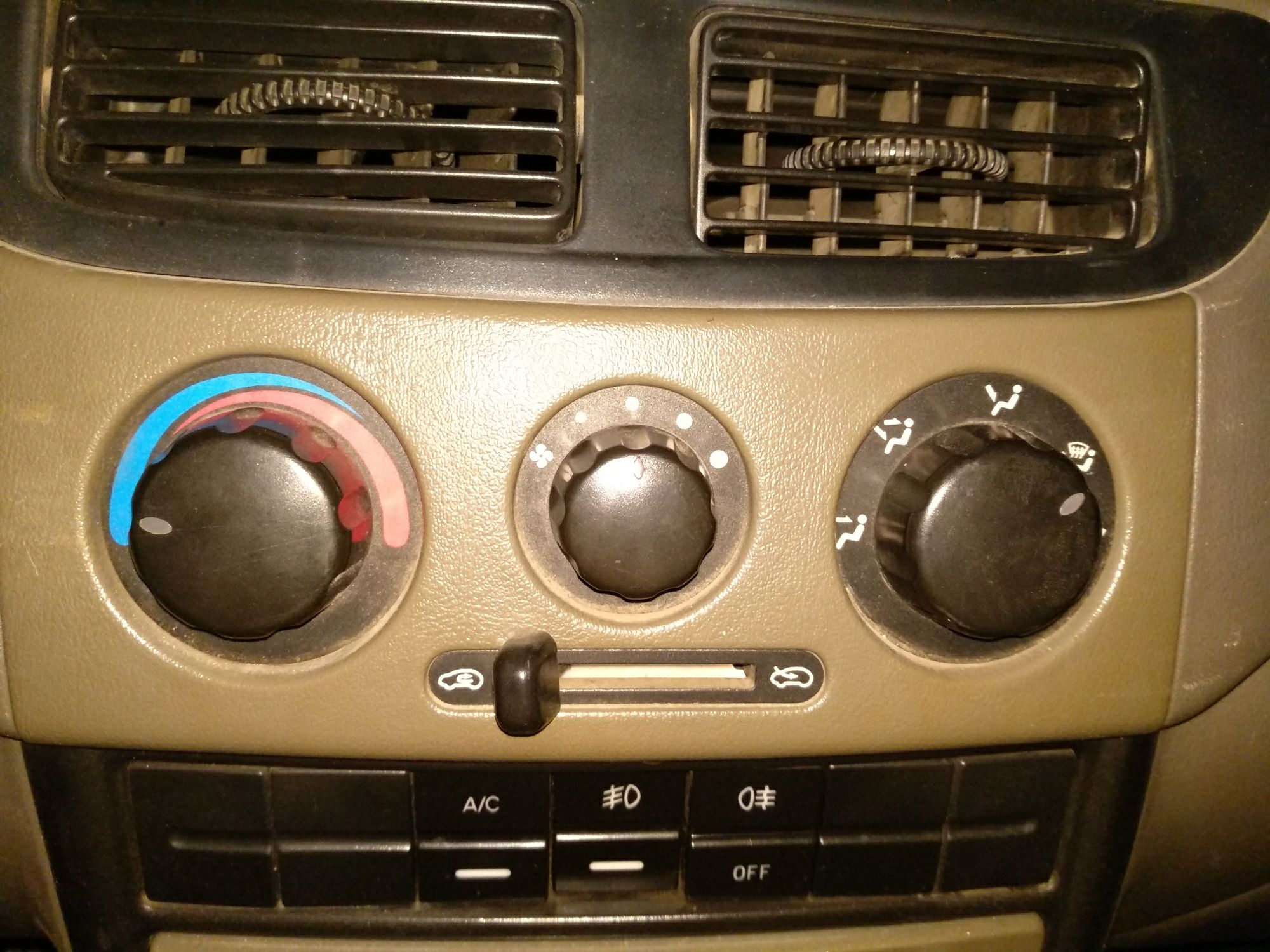 开启氛围灯需先打开车辆外部车灯