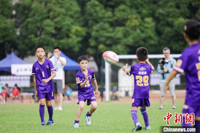 广西南宁同步举行全国触式橄榄球分区赛与广西