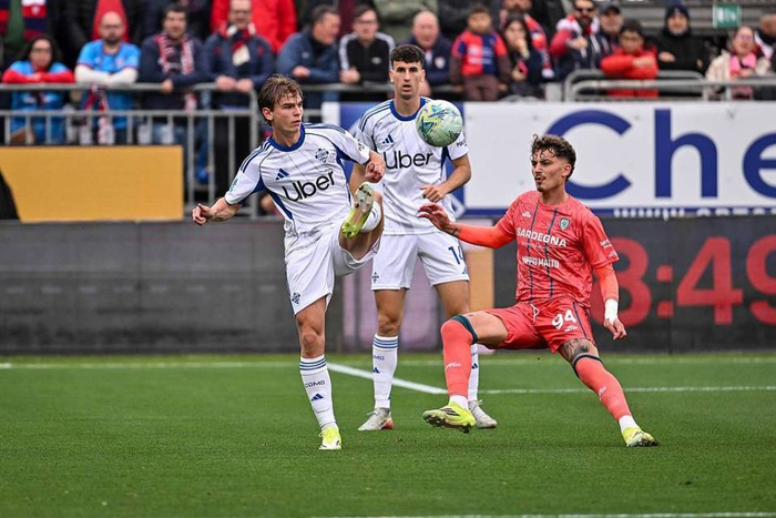 尼科帕斯32场造16球助科莫登顶意甲第四，皇马