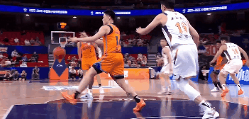 上海男篮111-71大胜四川男篮豪取9连胜主场16连胜