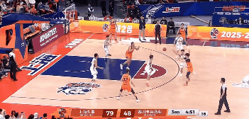 上海男篮111-71大胜四川男篮豪取9连胜主场16连胜