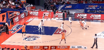 上海男篮111-71大胜四川男篮豪取9连胜主场16连胜