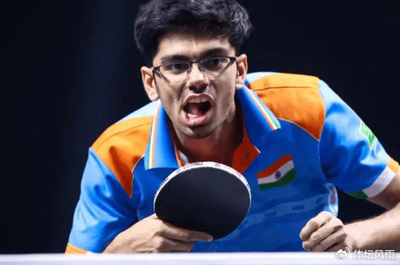 20岁小将黄友政力克印度主力塔卡晋级男单32强