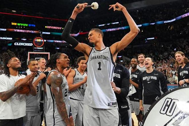 文班亚马41+18创历史最佳率队豪取10连胜