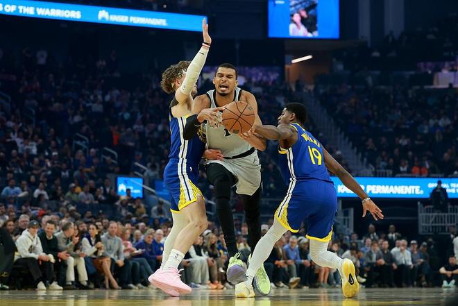 文班亚马41+18创历史最佳率队豪取10连胜