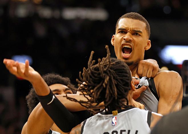 文班亚马41+18创历史最佳率队豪取10连胜