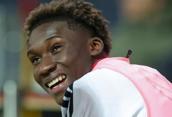 18岁中卫库利巴利遭皇马曼联切尔西等豪门争夺，