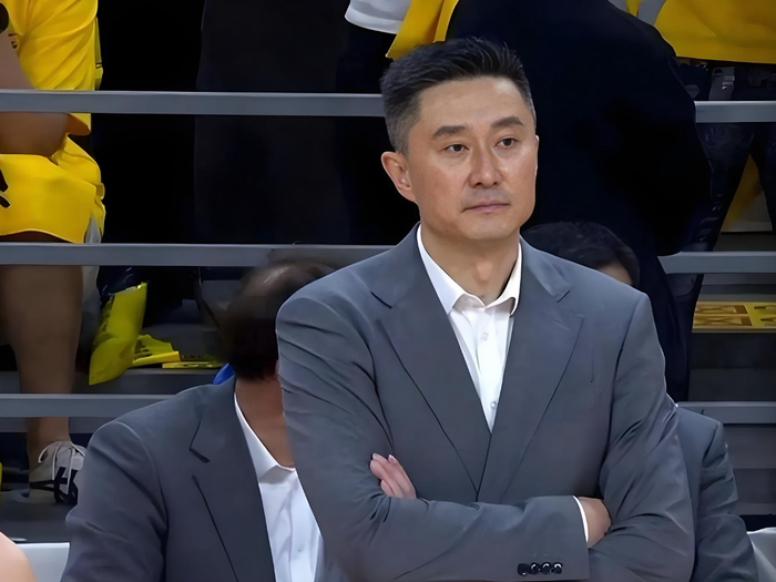 广东队锋线悍将张浩嘉伤退 伤病潮冲击季后赛前