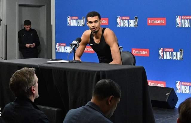 22岁文班亚马荣膺魔术师约翰逊奖 成马刺队史首