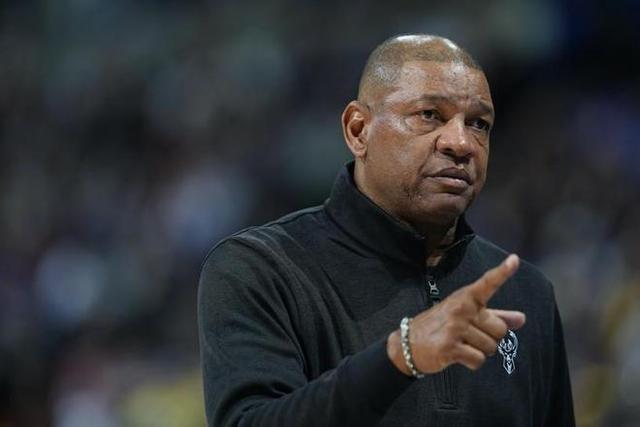 道格-里弗斯结束27年执教生涯，WNBA高薪合同引热